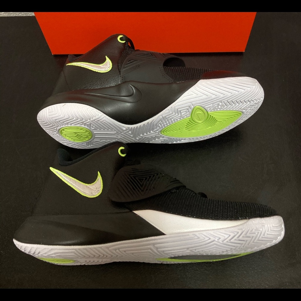 NEW NIKE KYRIE FLYTRAP III (GS) SIZE 4.5 5.5 6 6.5  BQ5620001 AUTHENTIC KIDS